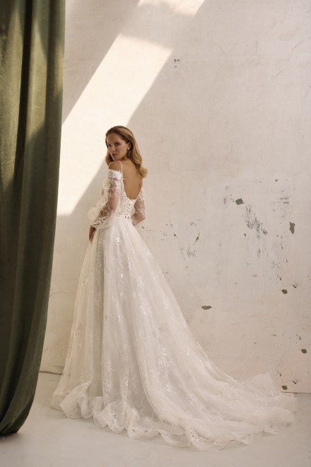 https://www.sposa-lia.com/images/stories/virtuemart/product/per-in white-028-alexa-03.jpg